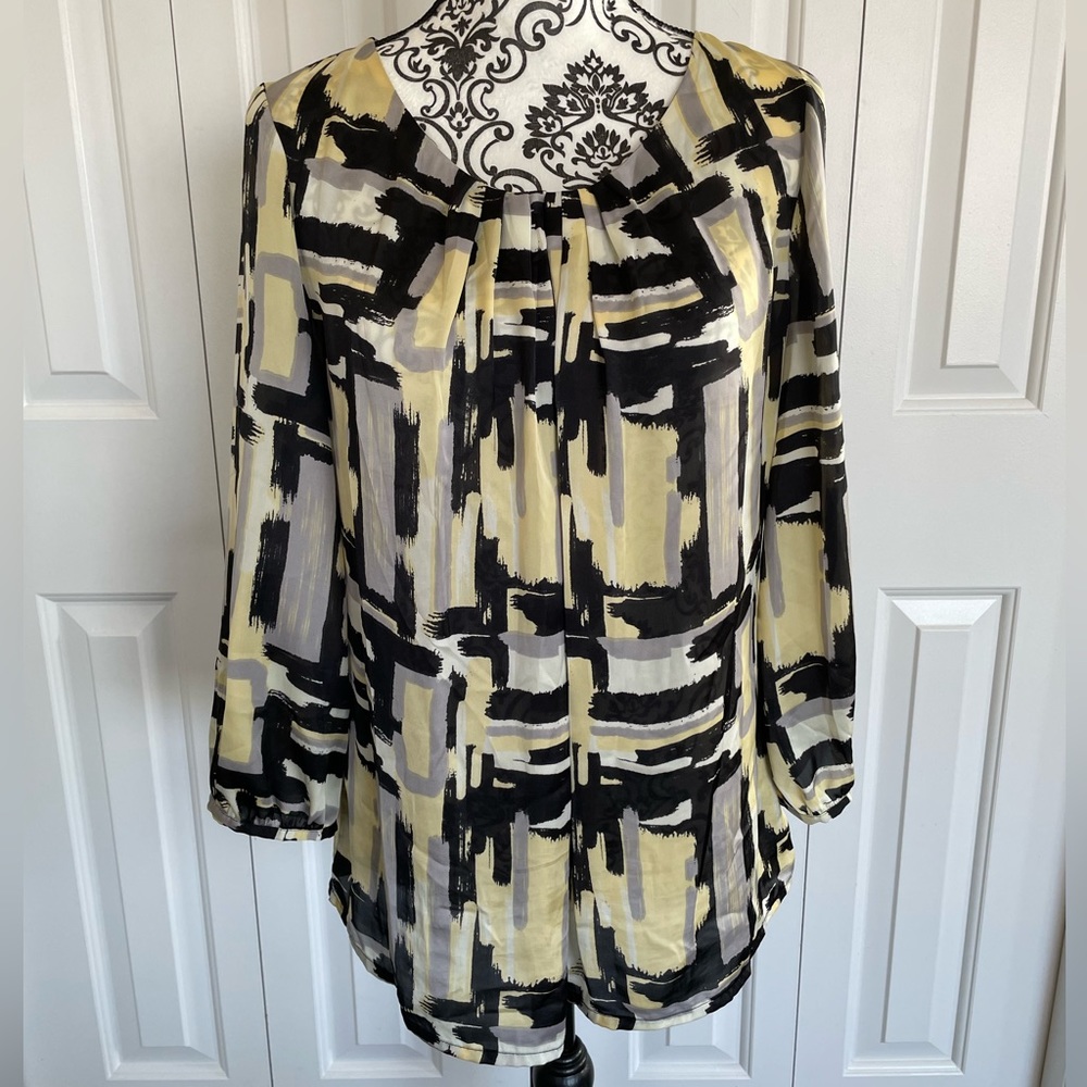Super cute blouse 🪐